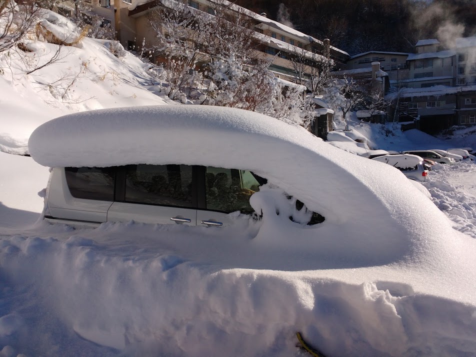 車が雪に埋もれた時の脱出方法 タイヤの空回り スタック対策 Urashita Com 浦下 Com ウラシタドットコム