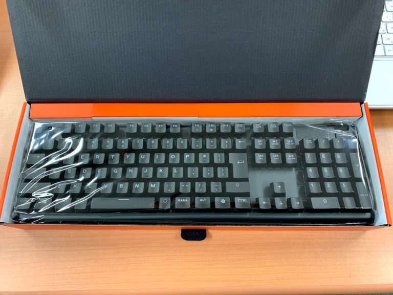 SteelSeries ゲーミングキーボード 青軸 有線 日本語配列 有機EL